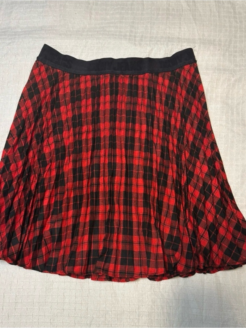 DKNY Jeans Plaid Pleated Skirt Women’s Red Black Elastic Logo Waist Preppy Small